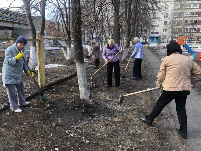 Первый весенний субботник Первый весенний субботник.